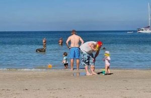 Photo Of Family At Beach Leaves People Creeped Out After Spotting Chilling Detail
