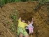The story of a father digging a grave for his 2-year-old daughter: here’s how she is now